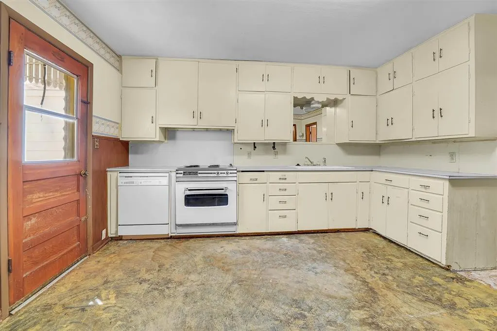 Photo 8 — 119 N Linwood Street, Cordell, OK 73632