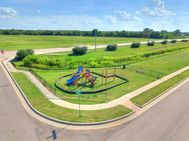 Photo 4 — 5707 Sanabel Court, Oklahoma City, OK 73179