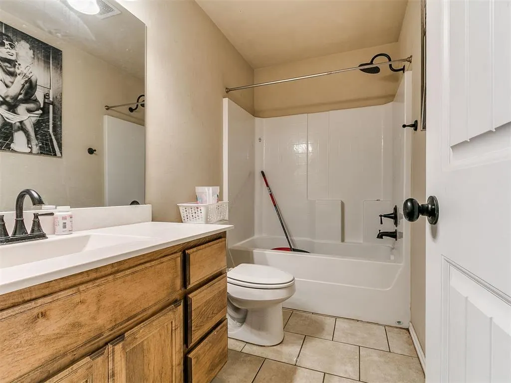 Photo 7 — 5707 Sanabel Court, Oklahoma City, OK 73179