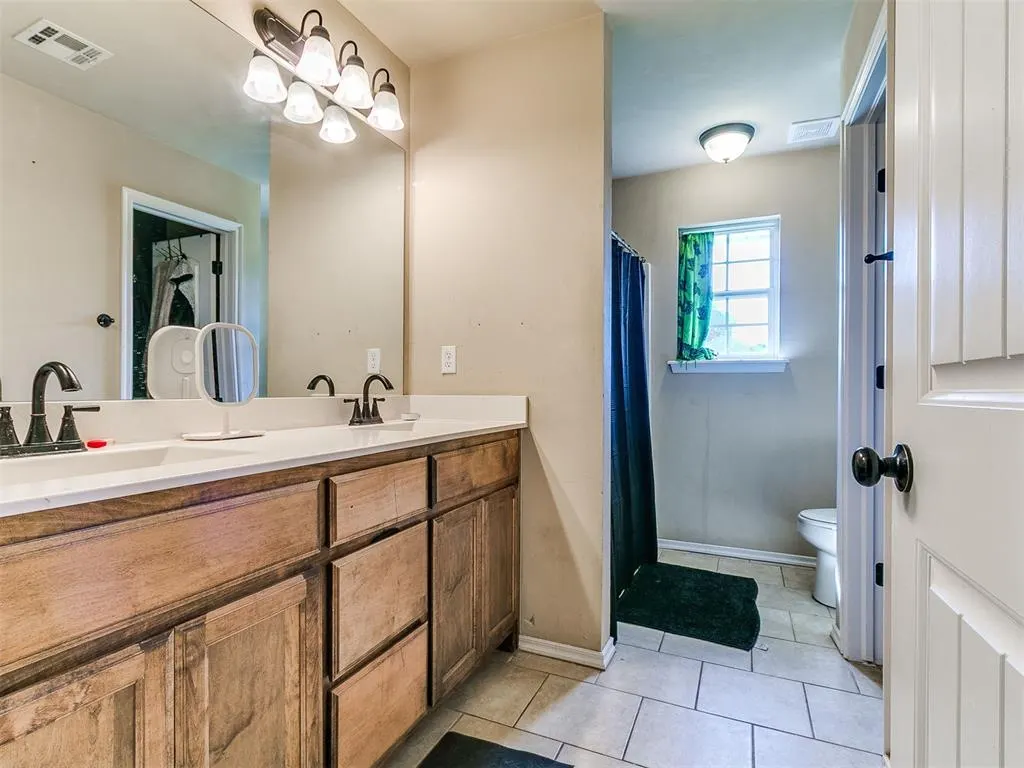 Photo 14 — 5707 Sanabel Court, Oklahoma City, OK 73179
