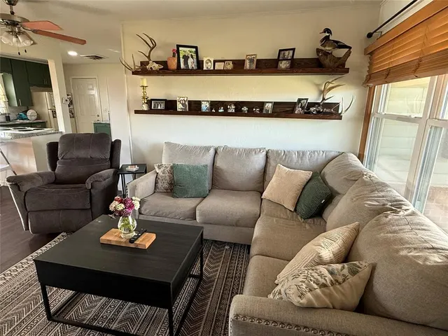 Photo 2 — 406 S 18th Street, Clinton, OK 73601