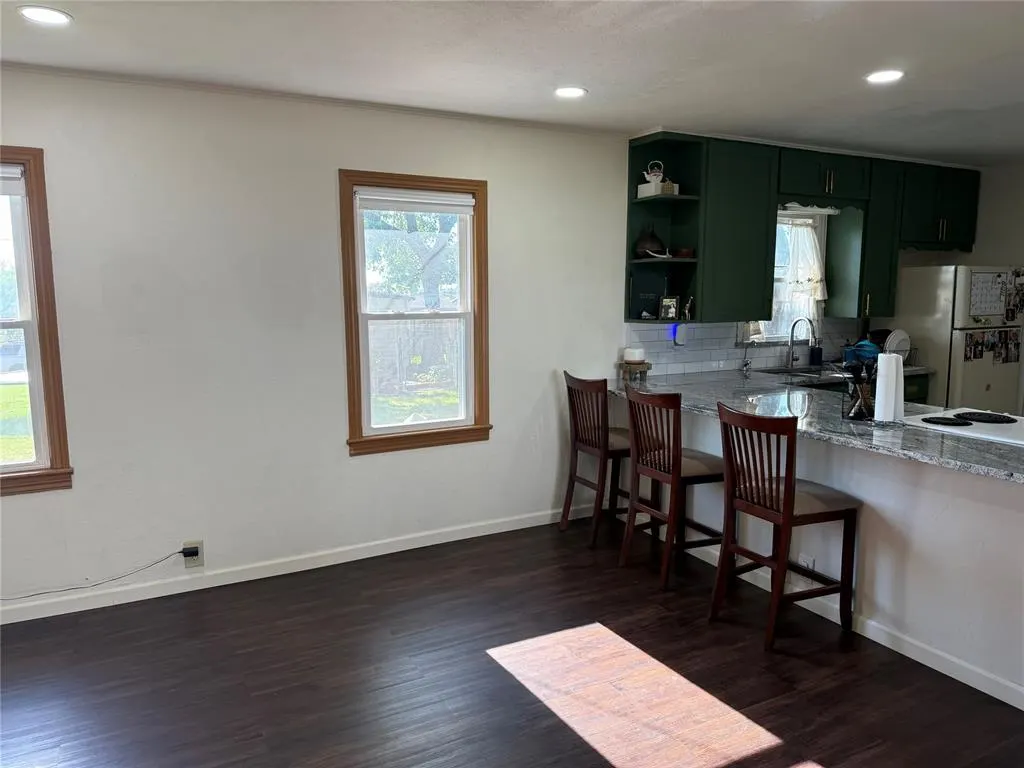 Photo 4 — 406 S 18th Street, Clinton, OK 73601
