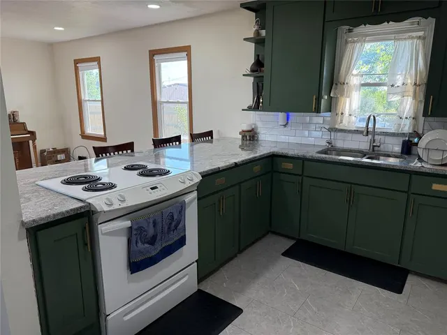 Photo 5 — 406 S 18th Street, Clinton, OK 73601