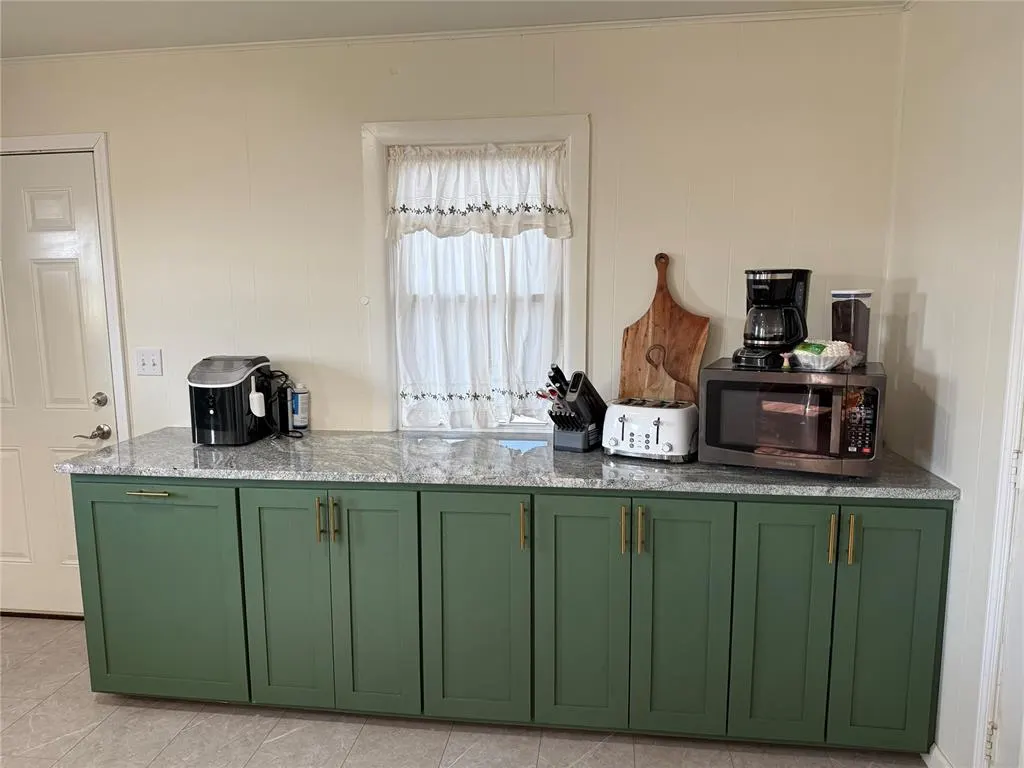 Photo 6 — 406 S 18th Street, Clinton, OK 73601