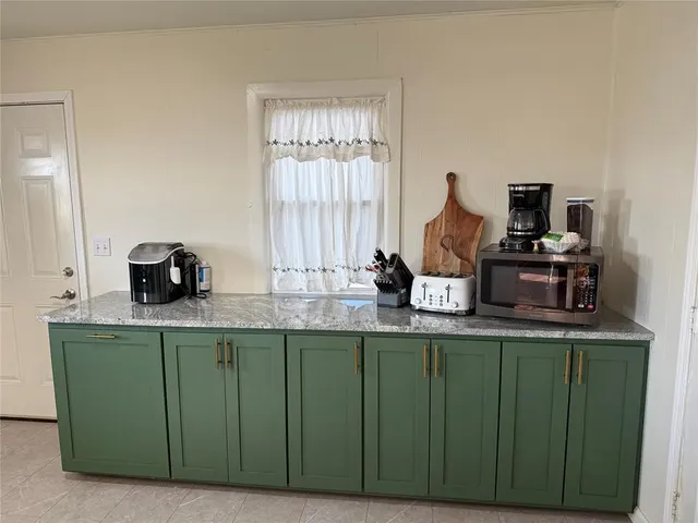 Photo 6 — 406 S 18th Street, Clinton, OK 73601
