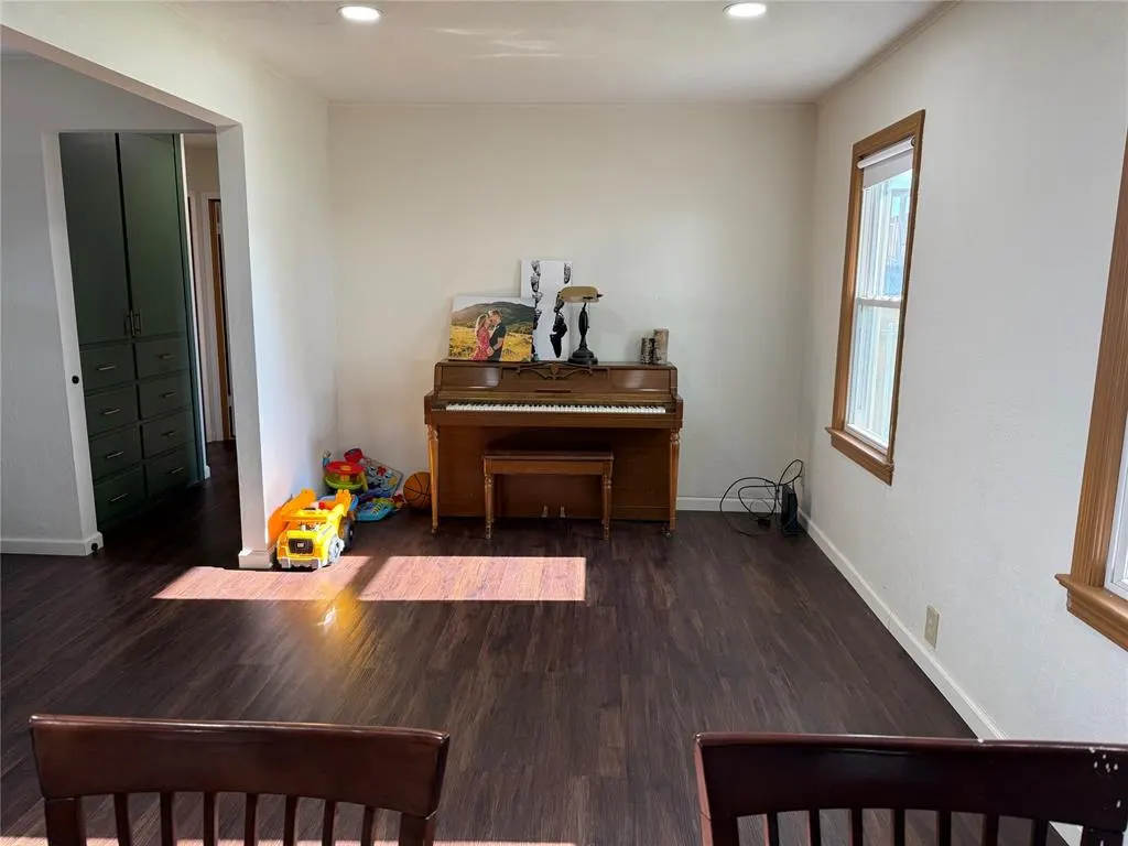Photo 8 — 406 S 18th Street, Clinton, OK 73601