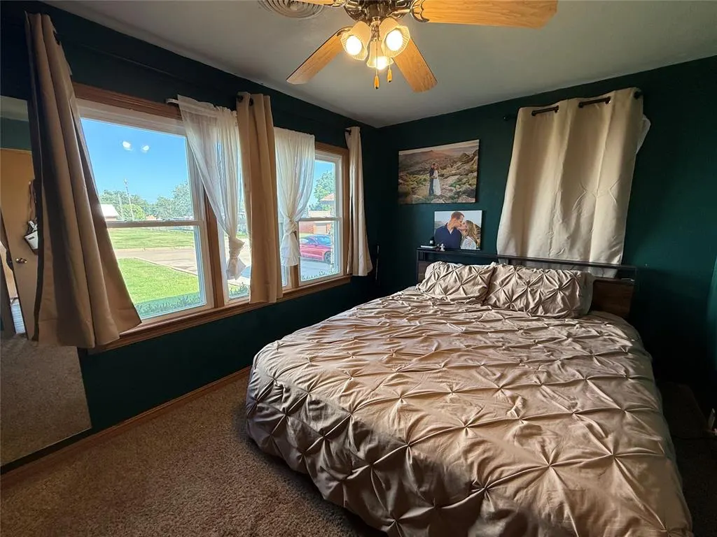 Photo 10 — 406 S 18th Street, Clinton, OK 73601