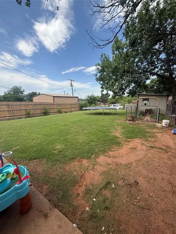 Photo 15 — 406 S 18th Street, Clinton, OK 73601