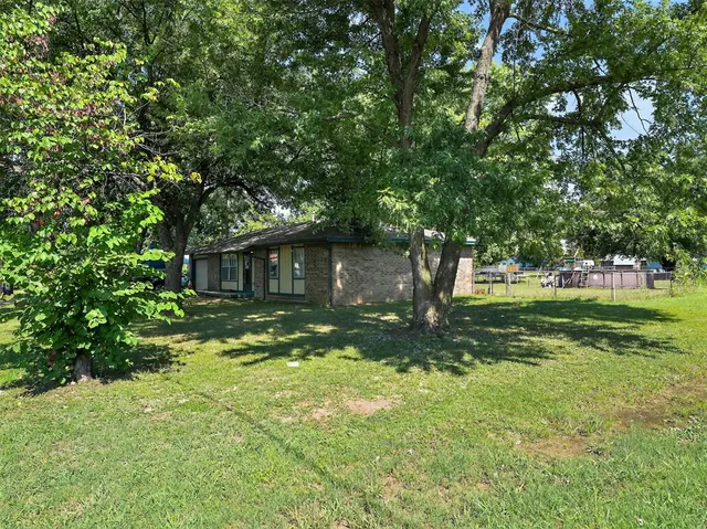 Front exterior — 800 SW 4th Street, Wagoner, OK 74467