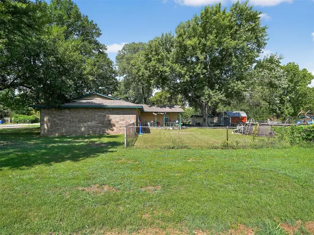 Photo 3 — 800 SW 4th Street, Wagoner, OK 74467