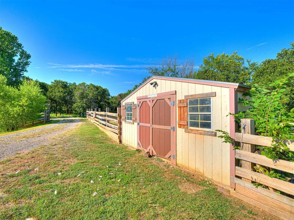 Photo 12 — 24913 E Waterloo Road, Luther, OK 73054