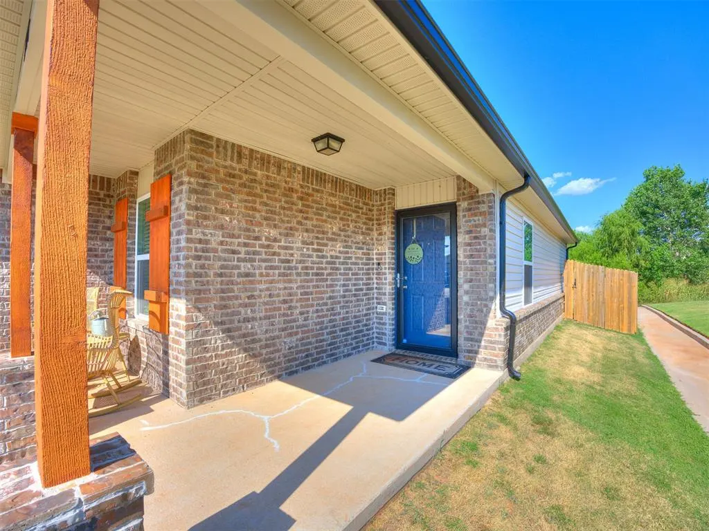 Photo 2 — 1900 Mason Lane, Oklahoma City, OK 73127