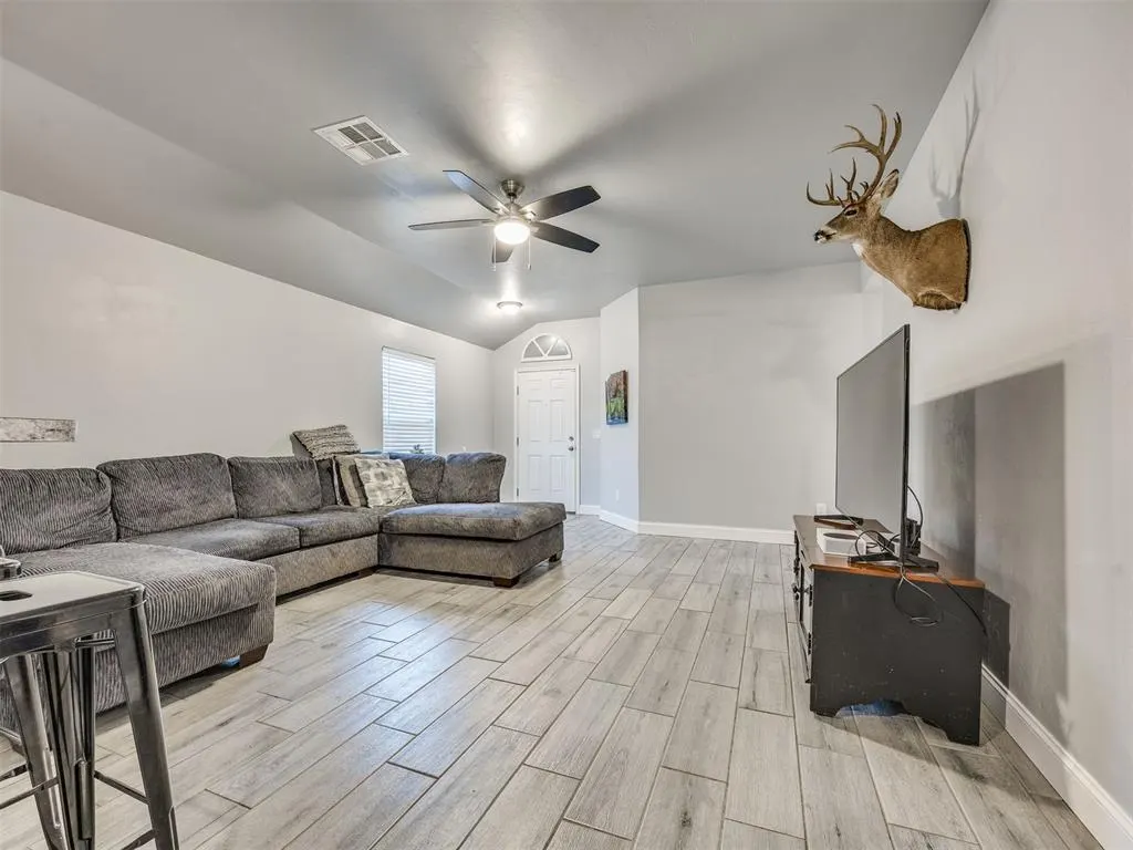 Photo 11 — 1900 Mason Lane, Oklahoma City, OK 73127