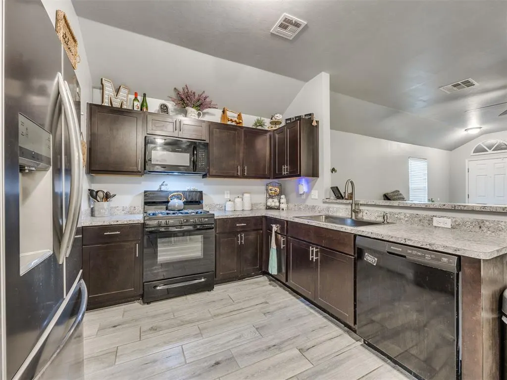 Photo 14 — 1900 Mason Lane, Oklahoma City, OK 73127