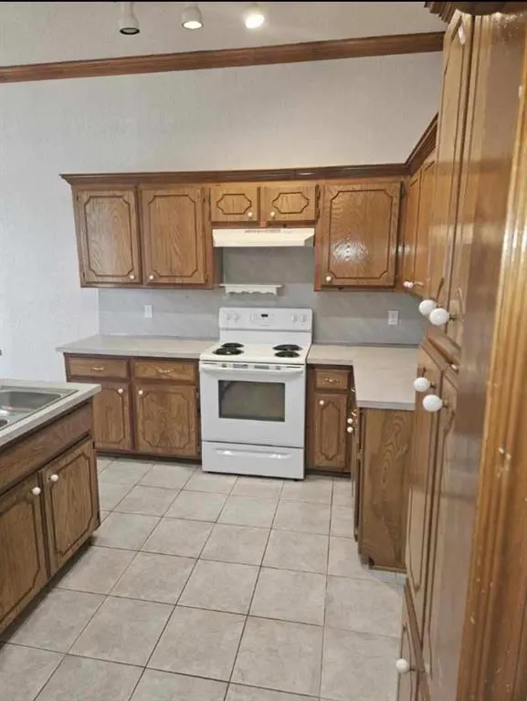 Photo 4 — 9312 Maybrook Drive, Oklahoma City, OK 73159