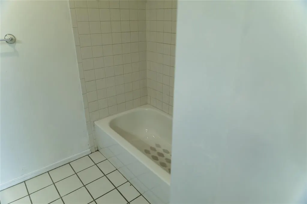 Photo 16 — 4400 Hemingway Drive 245, Oklahoma City, OK 73118