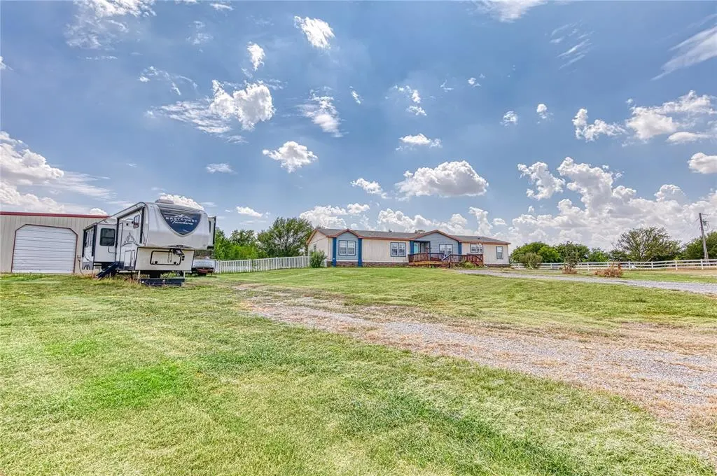 Photo 16 — 21238 Highway 73, Foss Lake, OK 73647
