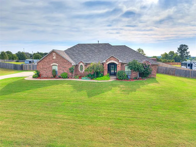 Photo 2 — 4230 Sundance Lane, Newalla, OK 74857