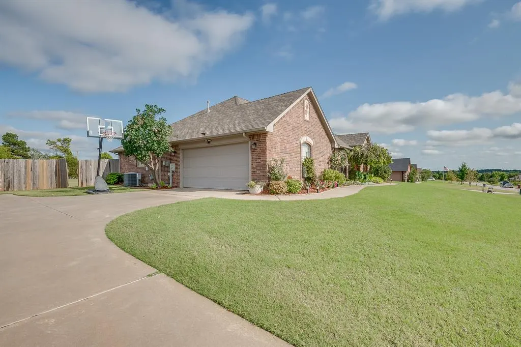 Photo 5 — 4230 Sundance Lane, Newalla, OK 74857