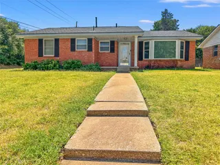 Sold home at 201 W Osage Avenue