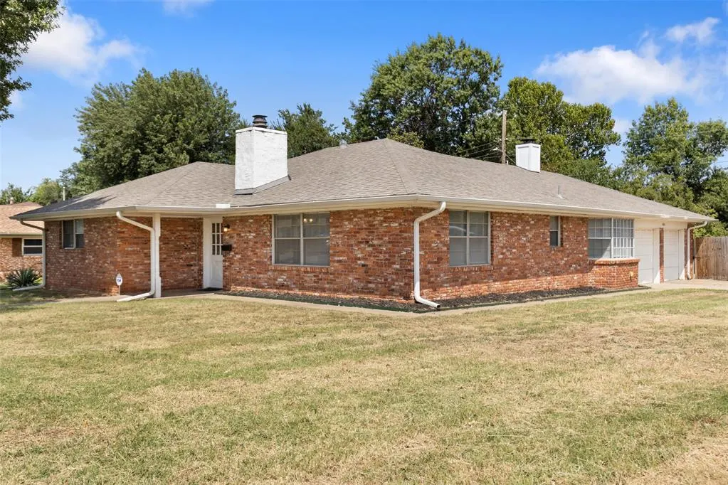 Photo 2 — 5800 N Meridian Place, Oklahoma City, OK 73122