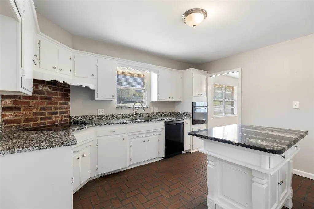 Photo 8 — 5800 N Meridian Place, Oklahoma City, OK 73122