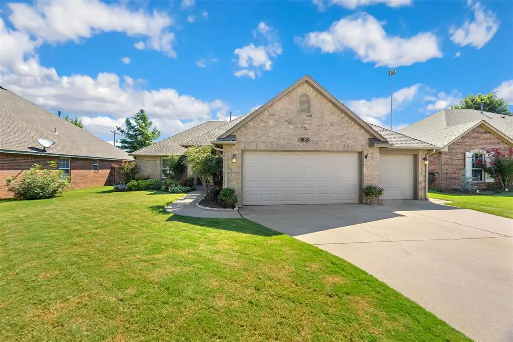 Photo 2 — 2824 Stonebrook Road, Edmond, OK 73003
