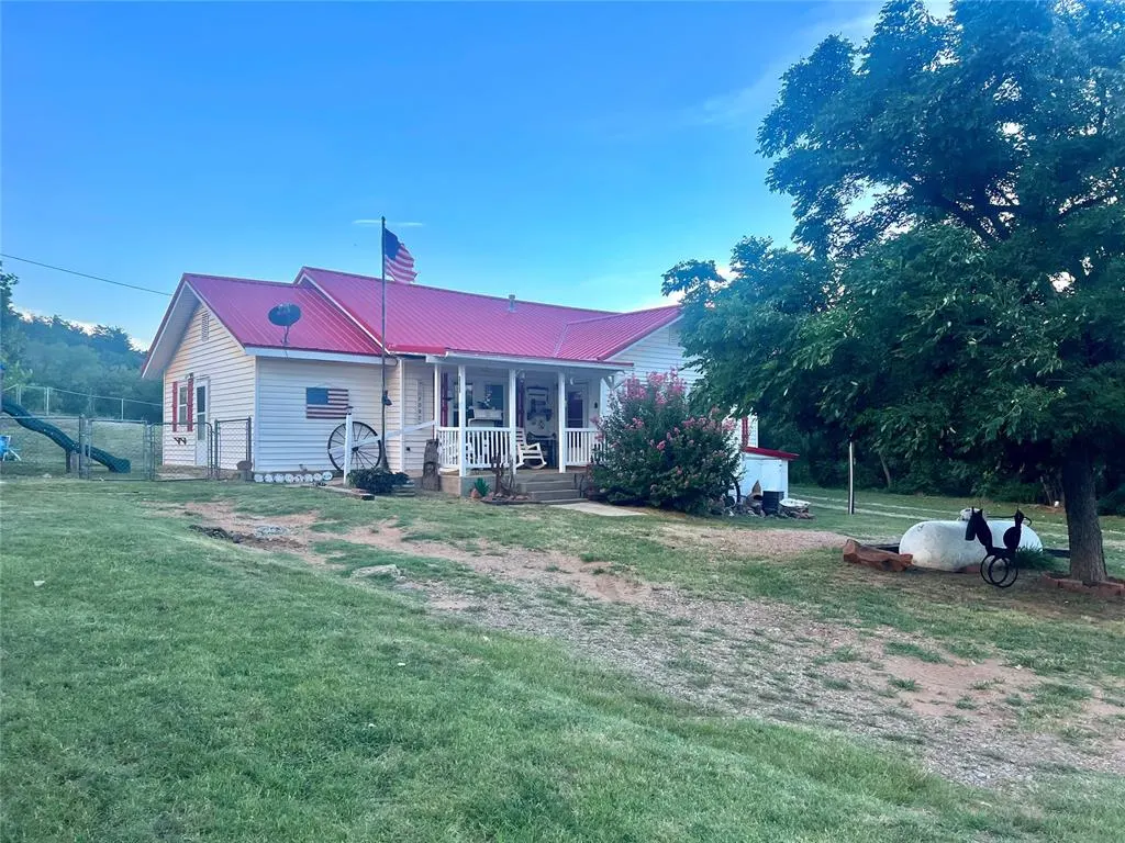 Photo 2 — 13099 County Street 2610, Lookeba, OK 73053