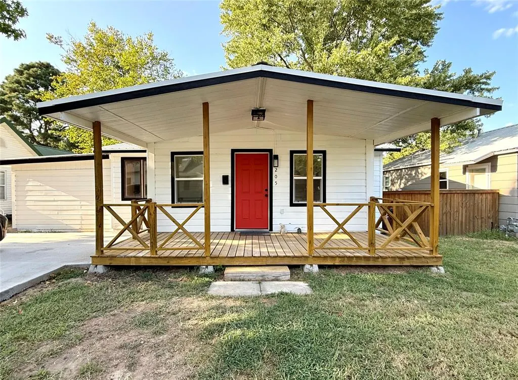 Front exterior — 205 Duffee Avenue, Eufaula, OK 74432