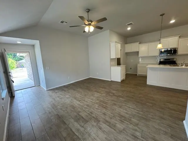 Photo 4 — 2421 Finesilver Lane, Oklahoma City, OK 73128