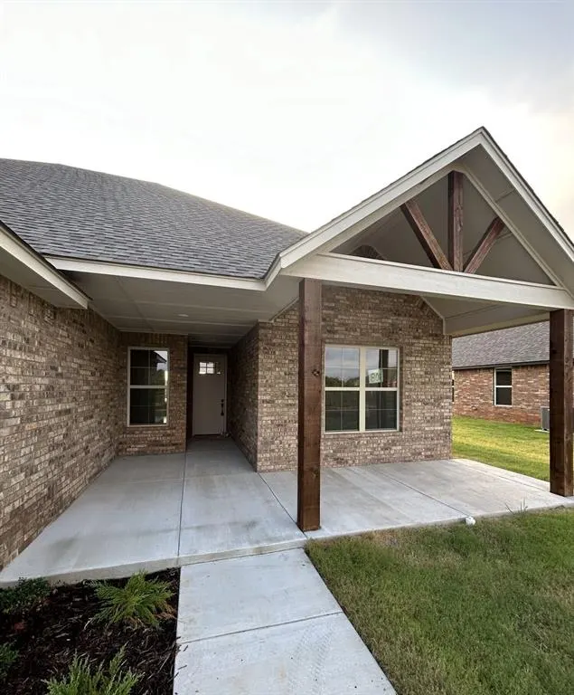 Front exterior — 806 Manzano Drive, Norman, OK 73071