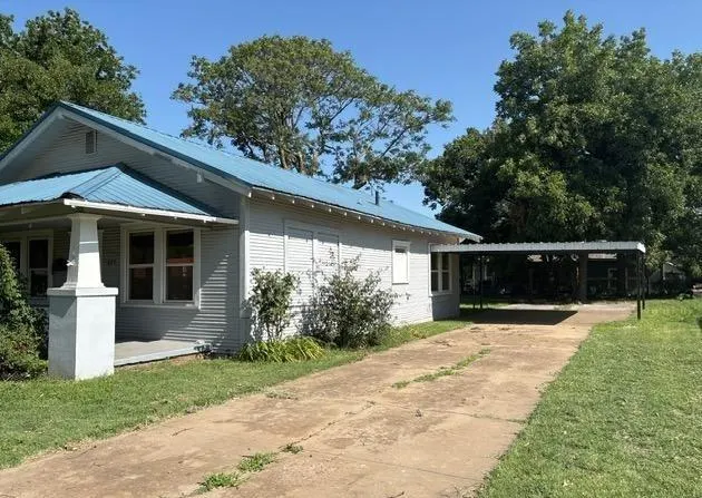 Photo 17 — 235 W Polk Street, Mangum, OK 73554