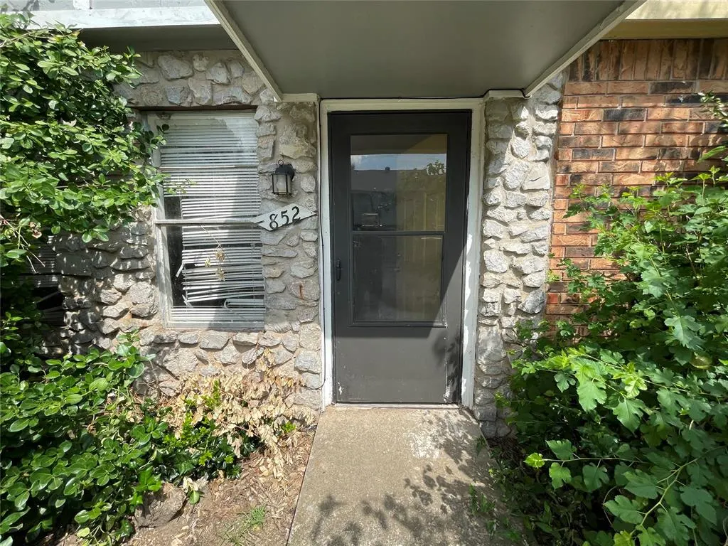 Front exterior — 852 Greenvale Road, Oklahoma City, OK 73127