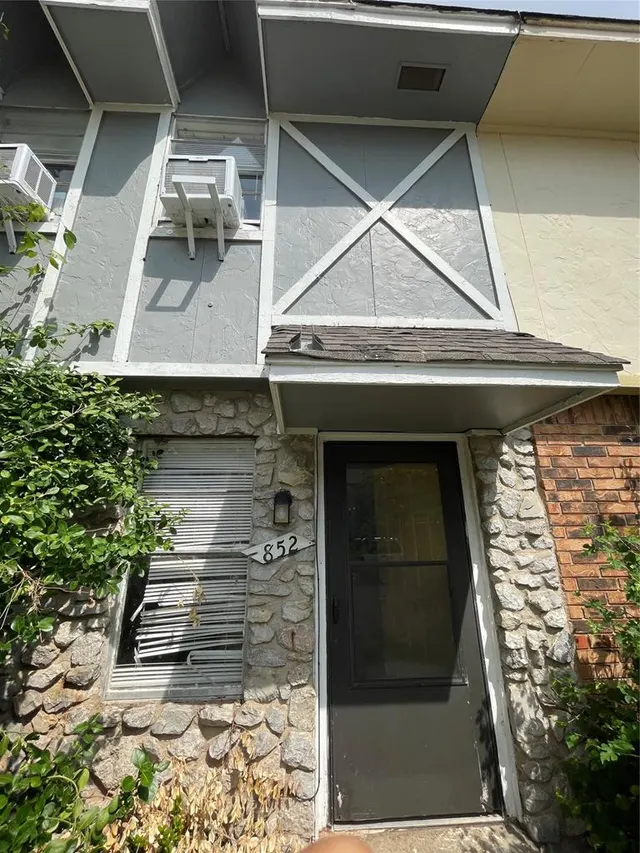 Photo 2 — 852 Greenvale Road, Oklahoma City, OK 73127
