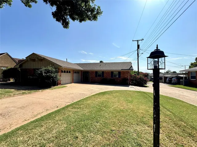 Front exterior — 2615 S 18th Street, Chickasha, OK 73018