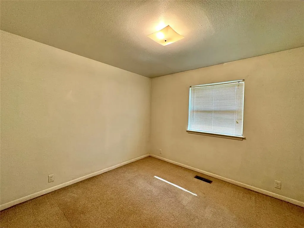 Photo 21 — 2615 S 18th Street, Chickasha, OK 73018