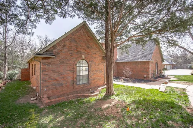 Photo 2 — 13500 Green Cedar Lane, Oklahoma City, OK 73131