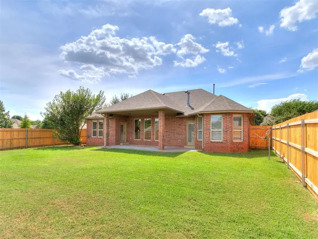 Photo 2 — 84 Kimberly Drive, Edmond, OK 73003