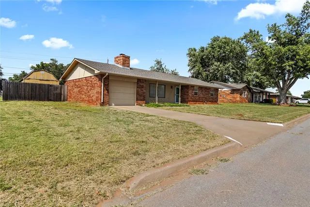 Photo 3 — 1805 E Serenade Street, Weatherford, OK 73096