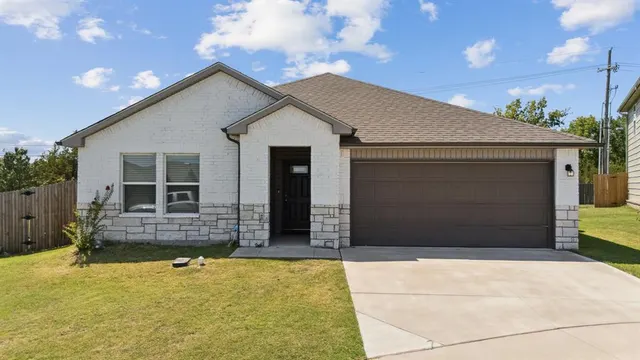 Photo 2 — 3005 Talbot Circle, Bartlesville, OK 74006