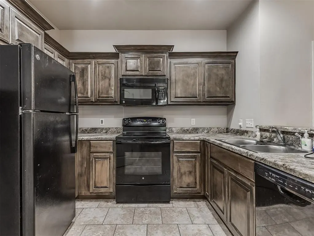 Photo 5 — 915 SW 92nd Street, Oklahoma City, OK 73139