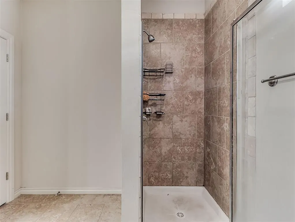Photo 12 — 915 SW 92nd Street, Oklahoma City, OK 73139