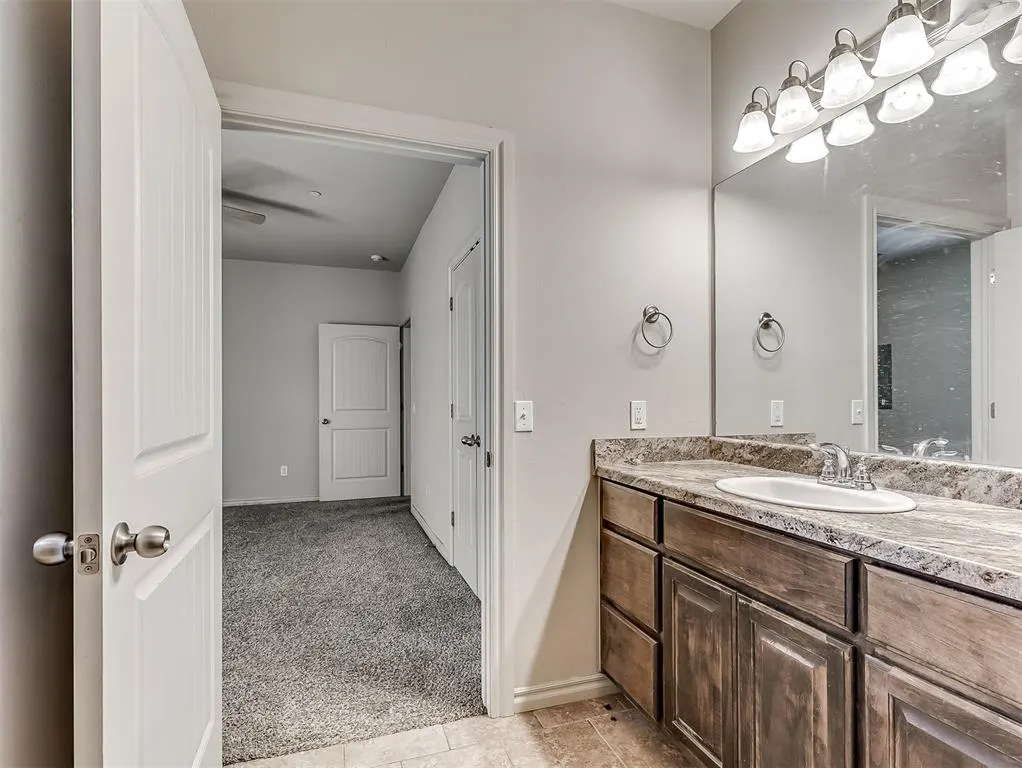 Photo 13 — 915 SW 92nd Street, Oklahoma City, OK 73139
