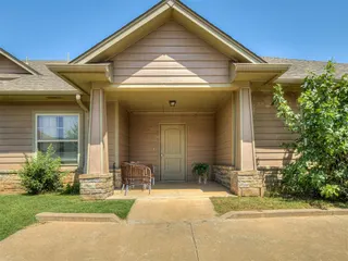 Sold home at 915 SW 92nd Street