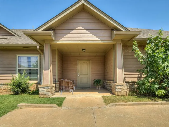 Front exterior — 915 SW 92nd Street, Oklahoma City, OK 73139