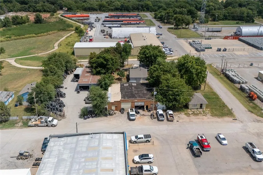 Photo 3 — 810 N Court Avenue, Kingfisher, OK 73750