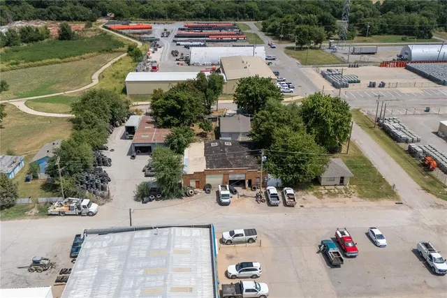 Photo 3 — 810 N Court Avenue, Kingfisher, OK 73750