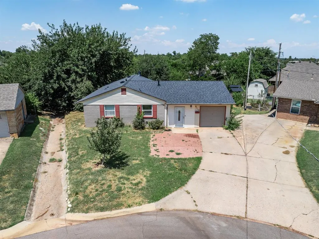 Photo 2 — 6117 N Redmond Avenue, Warr Acres, OK 73122