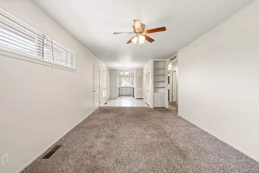 Photo 12 — 6117 N Redmond Avenue, Warr Acres, OK 73122