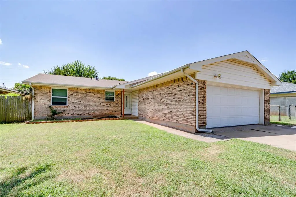 Photo 2 — 7569 S Embassy Terrace, Oklahoma City, OK 73169